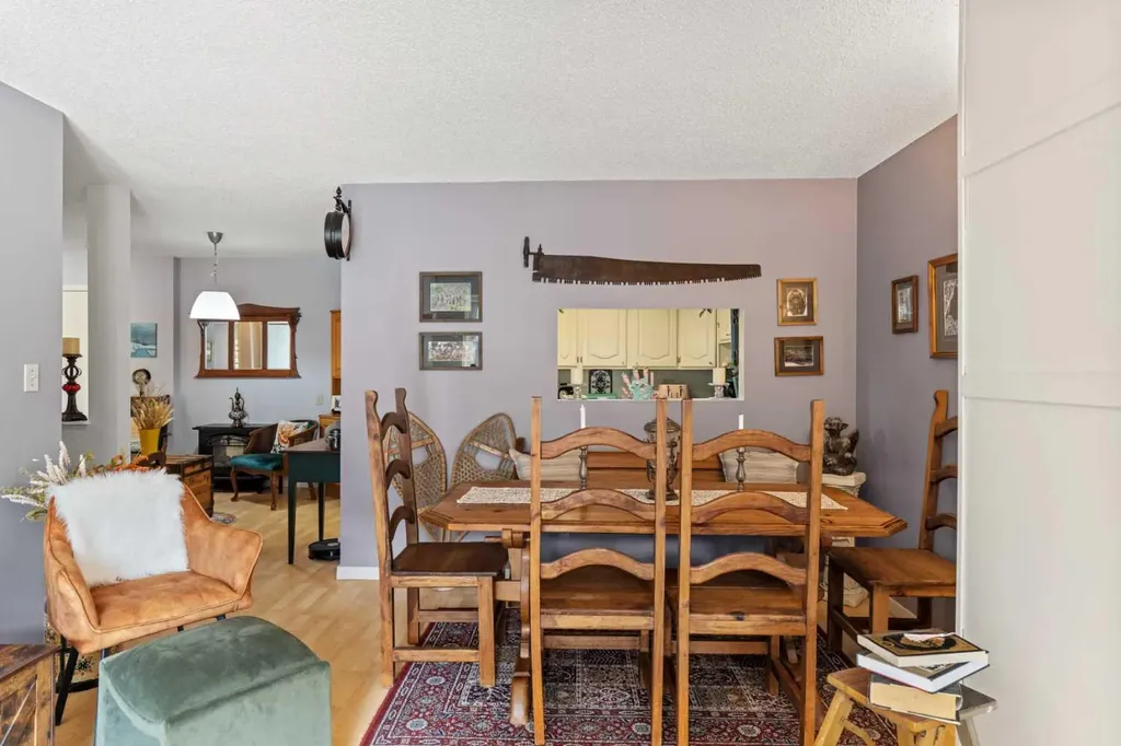3719C 49 Street NW Calgary AB T3A2E3