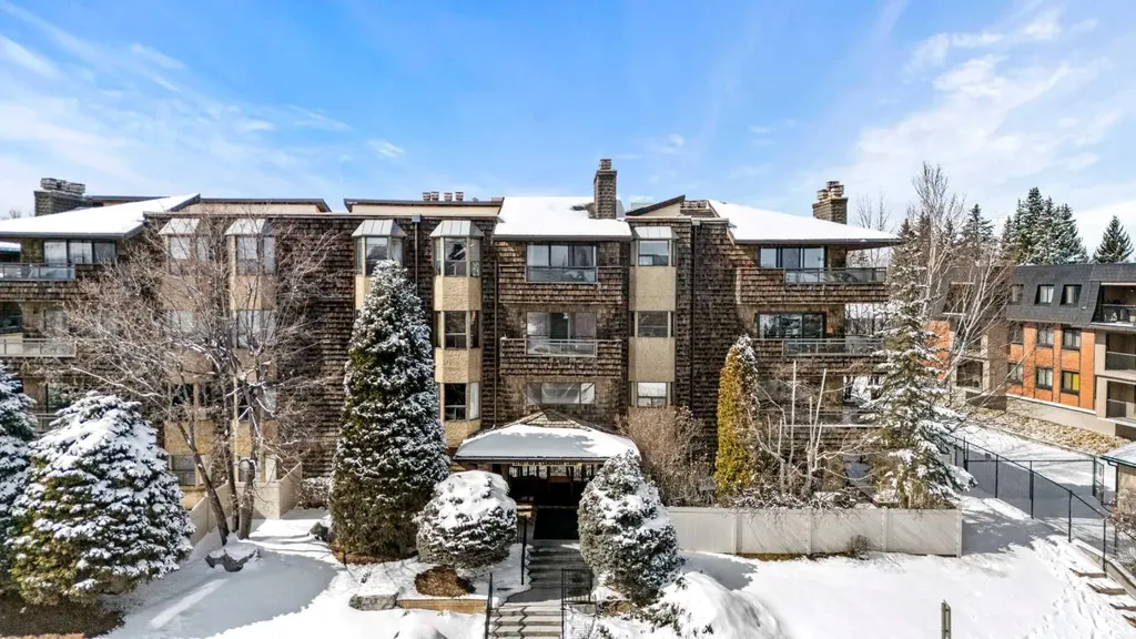 3719C 49 Street NW Calgary AB T3A2E3