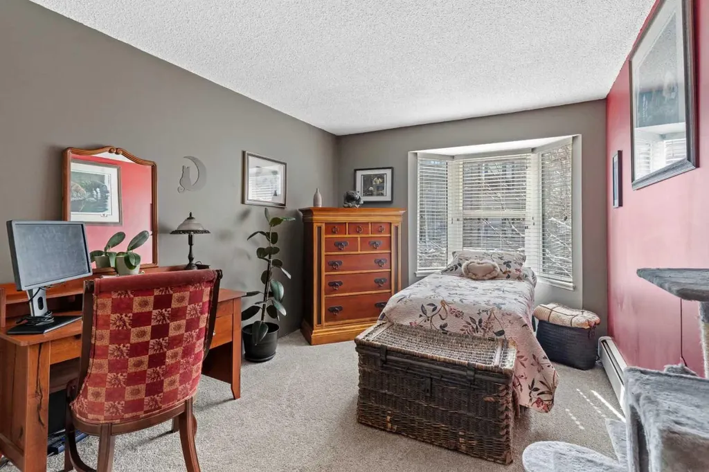 3719C 49 Street NW Calgary AB T3A2E3
