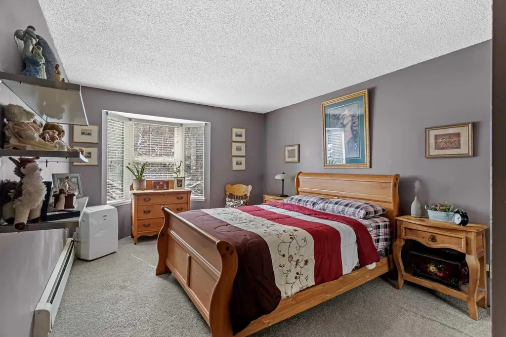 3719C 49 Street NW Calgary AB T3A2E3