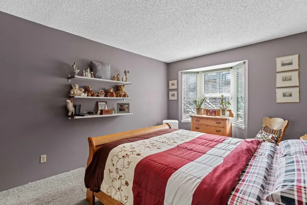 3719C 49 Street NW Calgary AB T3A2E3