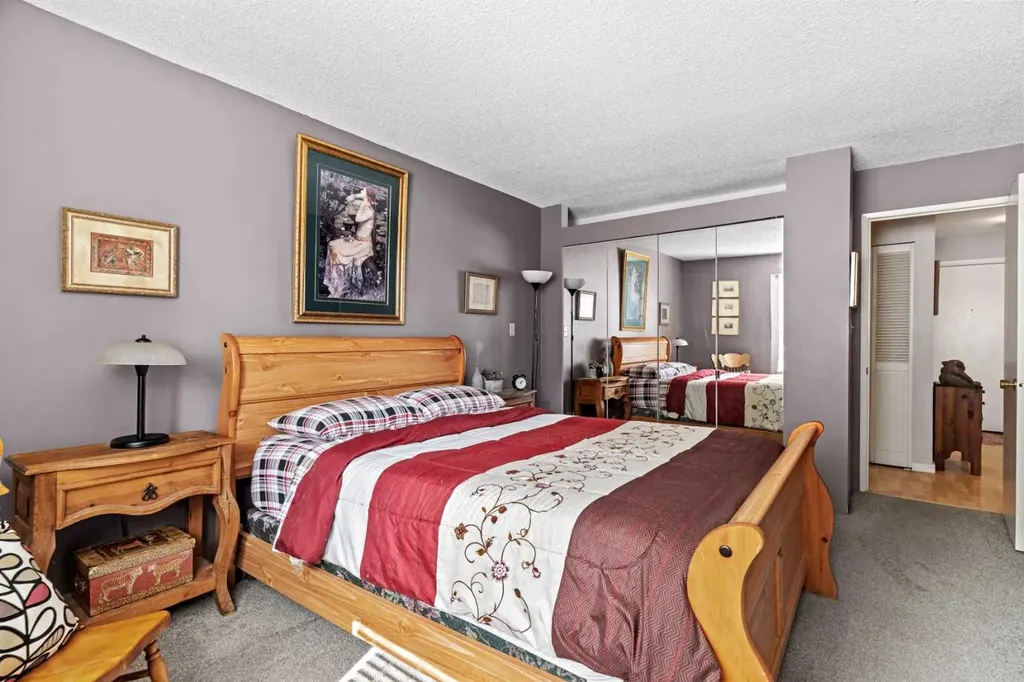3719C 49 Street NW Calgary AB T3A2E3