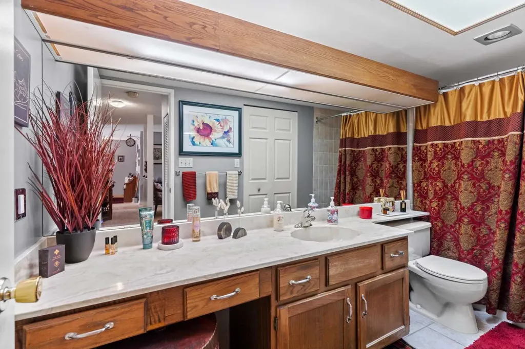 3719C 49 Street NW Calgary AB T3A2E3