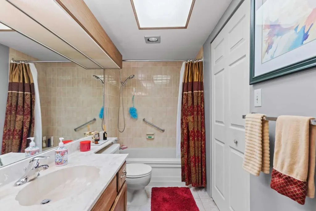 3719C 49 Street NW Calgary AB T3A2E3