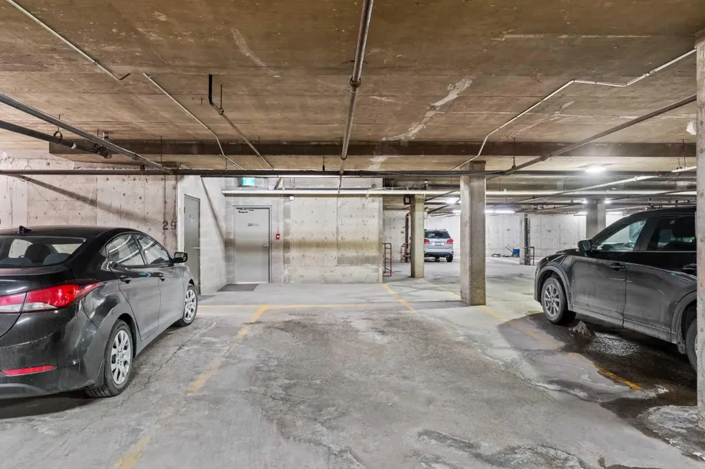 3719C 49 Street NW Calgary AB T3A2E3