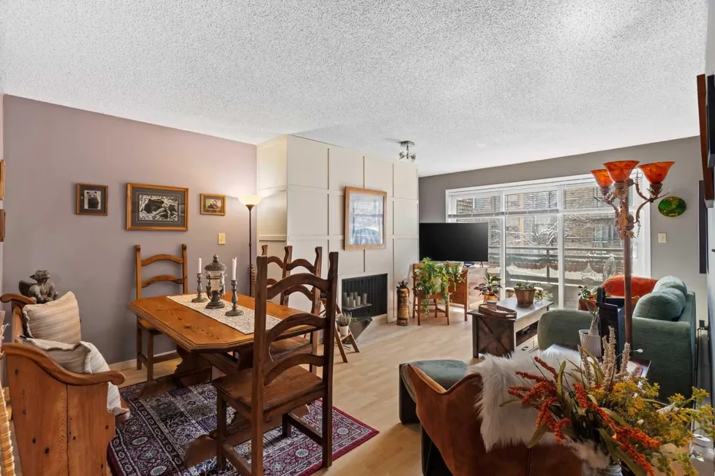 3719C 49 Street NW Calgary AB T3A2E3
