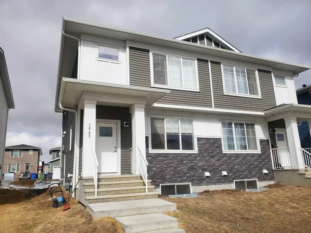 1045 West Lakeview Drive Chestermere AB T1X2T2
