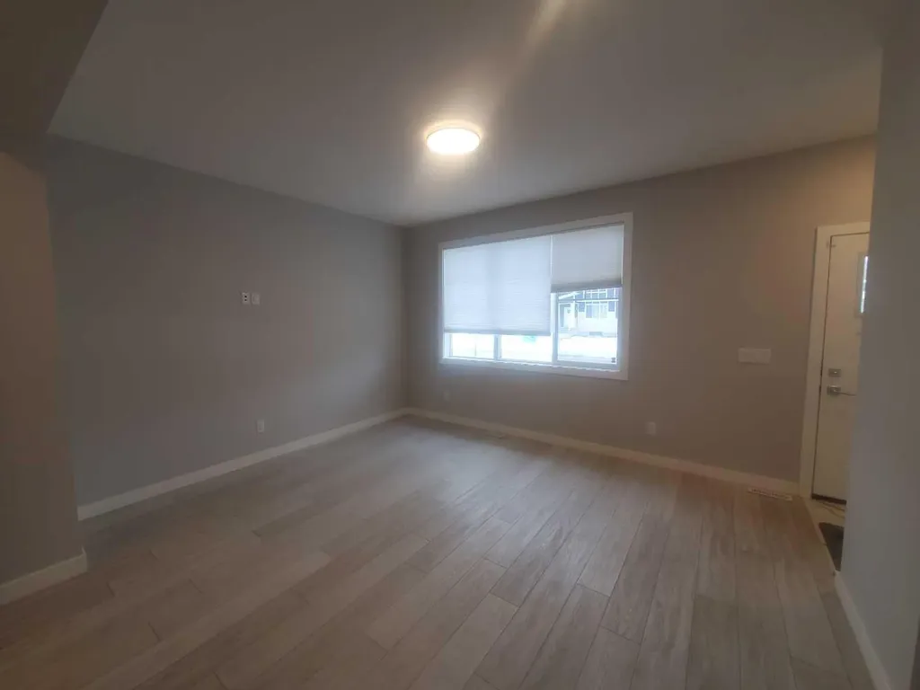 1045 West Lakeview Drive Chestermere AB T1X2T2