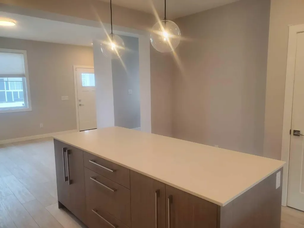 1045 West Lakeview Drive Chestermere AB T1X2T2