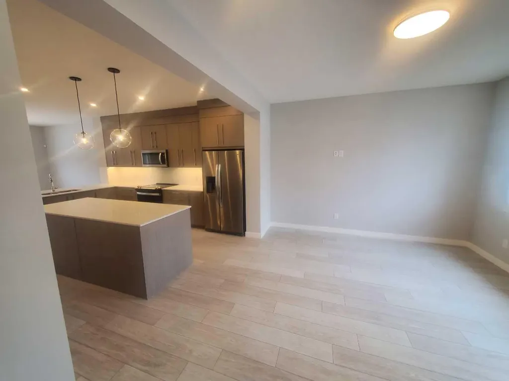 1045 West Lakeview Drive Chestermere AB T1X2T2