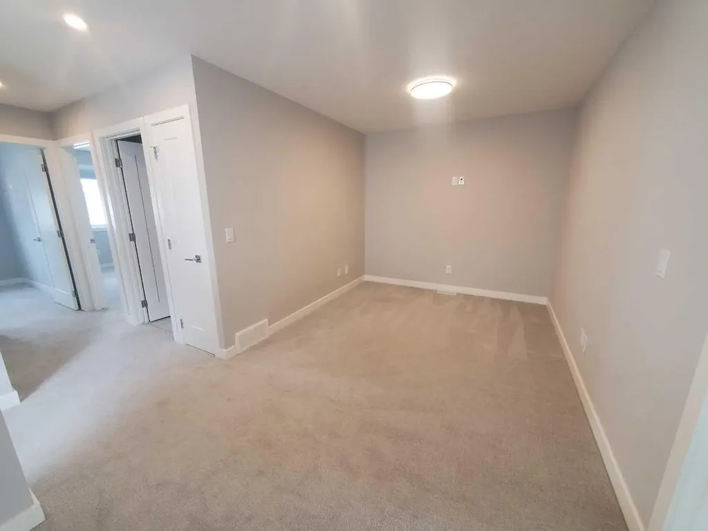 1045 West Lakeview Drive Chestermere AB T1X2T2