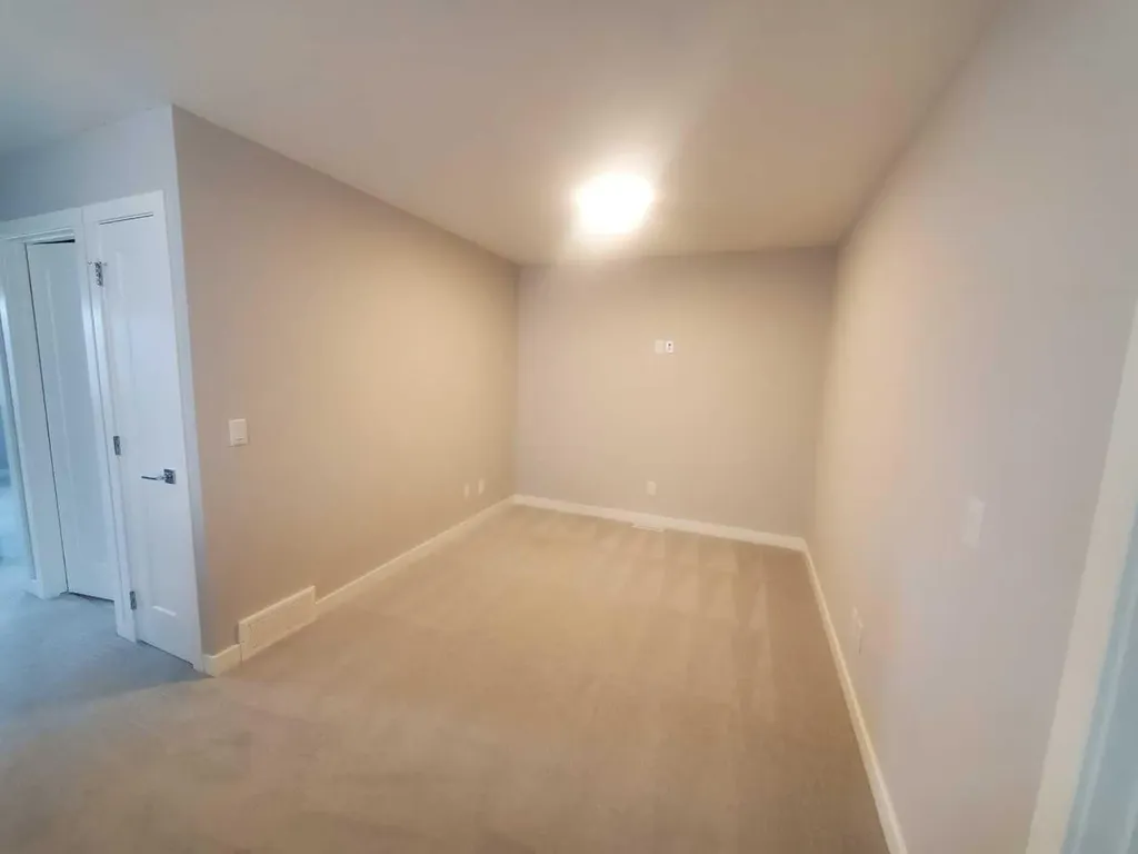 1045 West Lakeview Drive Chestermere AB T1X2T2