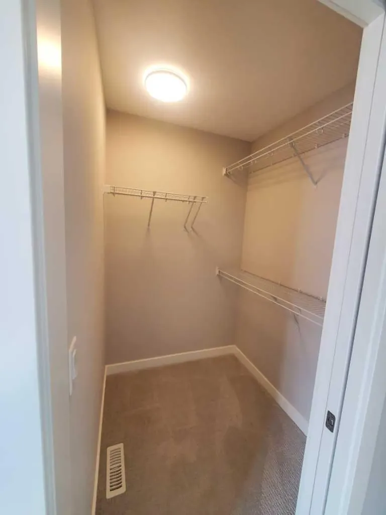 1045 West Lakeview Drive Chestermere AB T1X2T2
