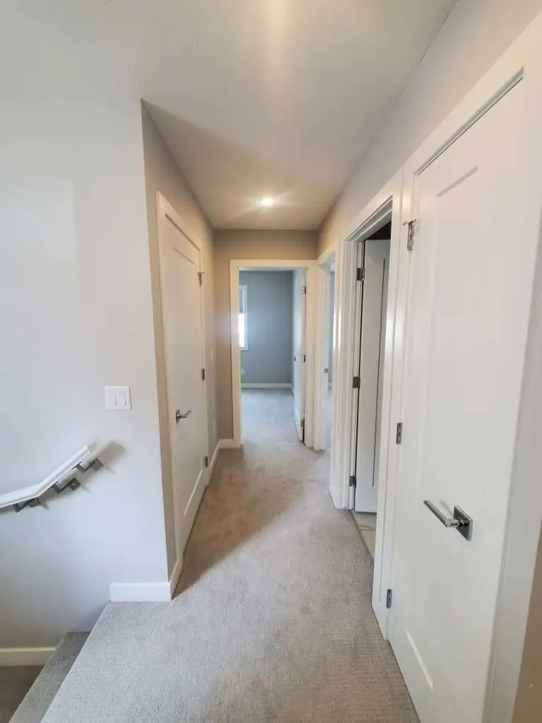 1045 West Lakeview Drive Chestermere AB T1X2T2