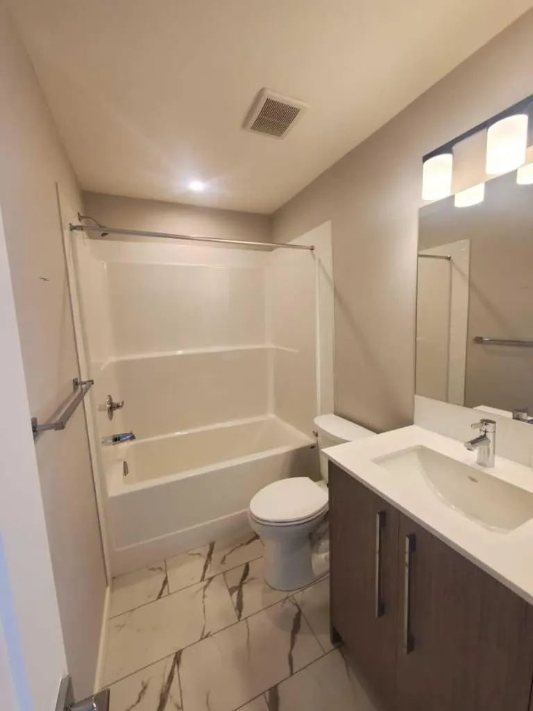 1045 West Lakeview Drive Chestermere AB T1X2T2
