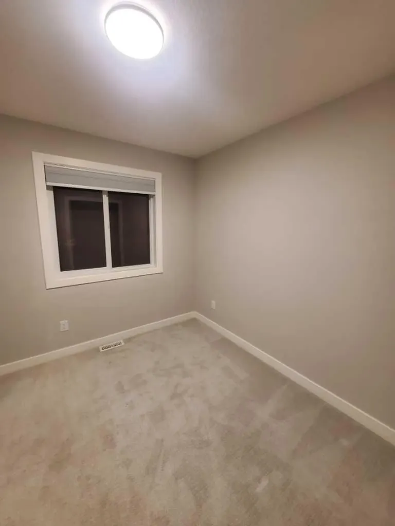 1045 West Lakeview Drive Chestermere AB T1X2T2