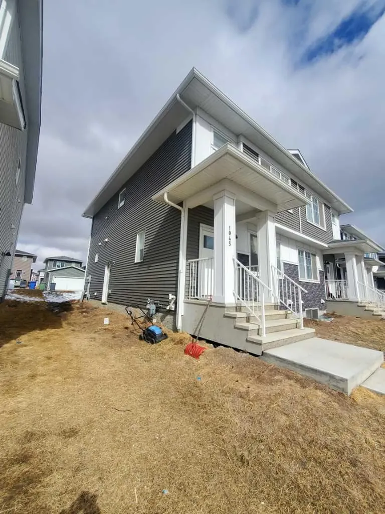 1045 West Lakeview Drive Chestermere AB T1X2T2