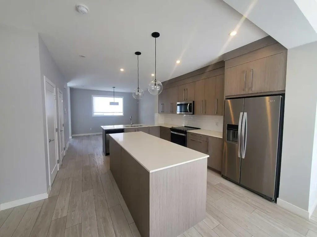 1045 West Lakeview Drive Chestermere AB T1X2T2