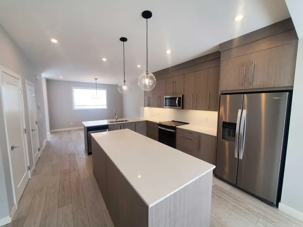 1045 West Lakeview Drive Chestermere AB T1X2T2