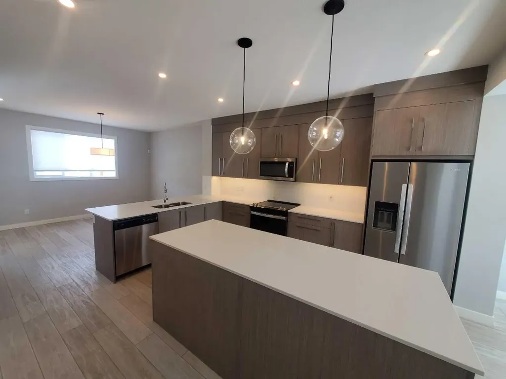 1045 West Lakeview Drive Chestermere AB T1X2T2