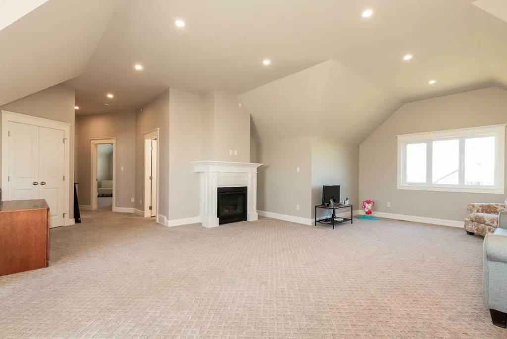 1 Edgemoor Way W Lethbridge AB T1J5R6