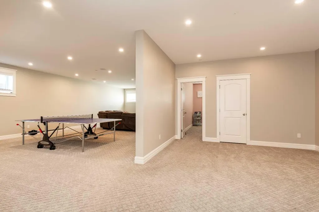 1 Edgemoor Way W Lethbridge AB T1J5R6