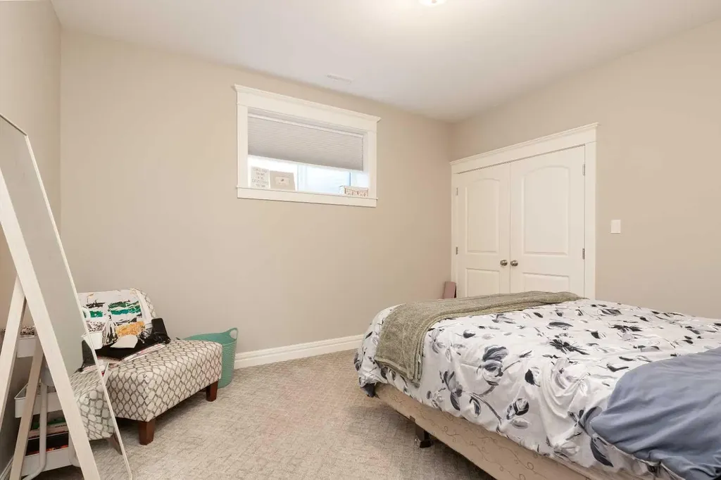 1 Edgemoor Way W Lethbridge AB T1J5R6