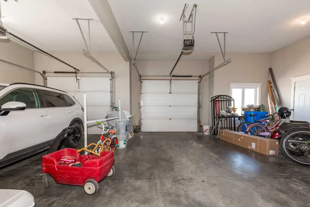 1 Edgemoor Way W Lethbridge AB T1J5R6