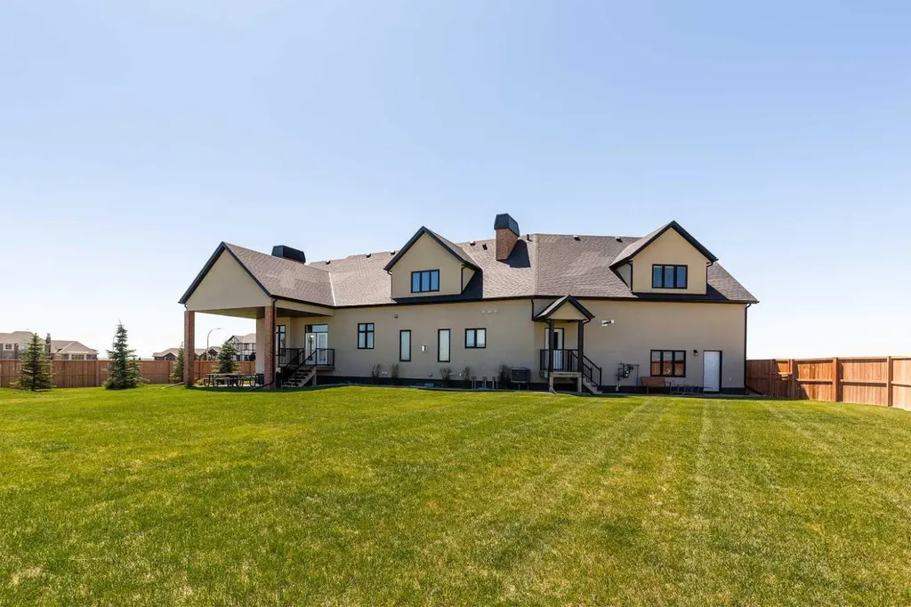 1 Edgemoor Way W Lethbridge AB T1J5R6