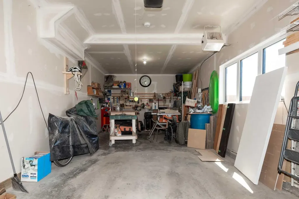 1 Edgemoor Way W Lethbridge AB T1J5R6