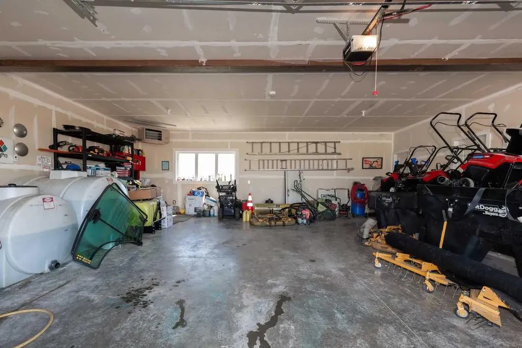 1 Edgemoor Way W Lethbridge AB T1J5R6