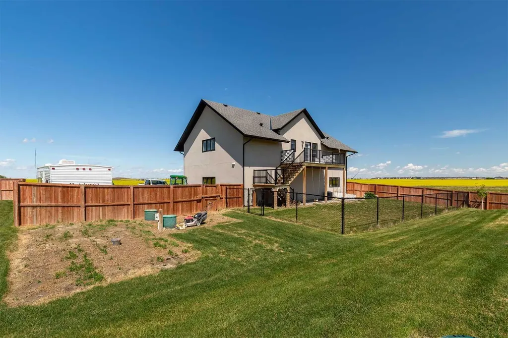 1 Edgemoor Way W Lethbridge AB T1J5R6