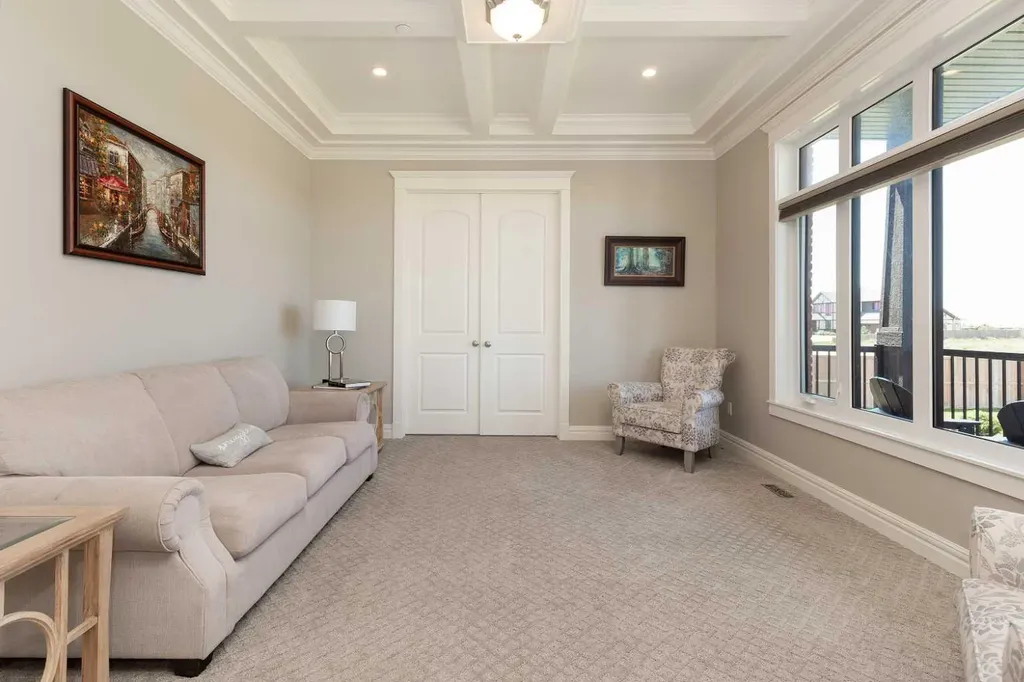 1 Edgemoor Way W Lethbridge AB T1J5R6