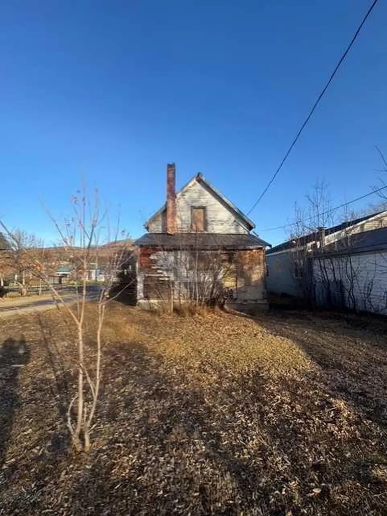 10306 101 Street Peace River AB T8S1K1