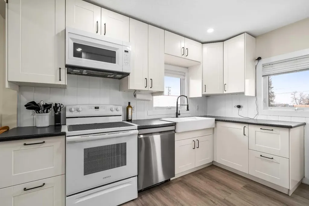 401 Broadway Avenue E Redcliff AB T0J2P0