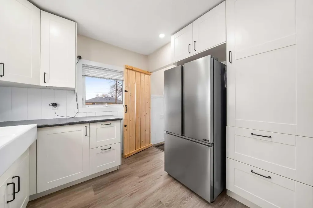 401 Broadway Avenue E Redcliff AB T0J2P0
