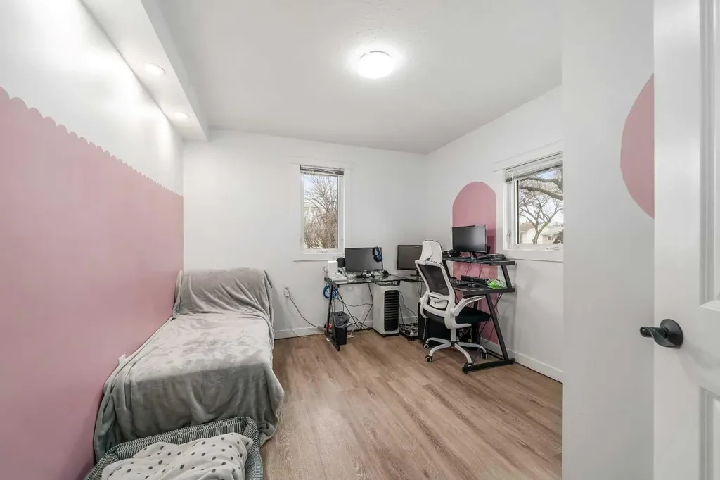 401 Broadway Avenue E Redcliff AB T0J2P0