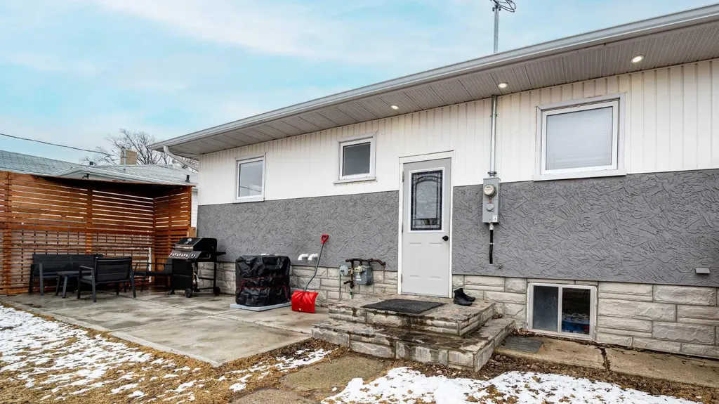 401 Broadway Avenue E Redcliff AB T0J2P0
