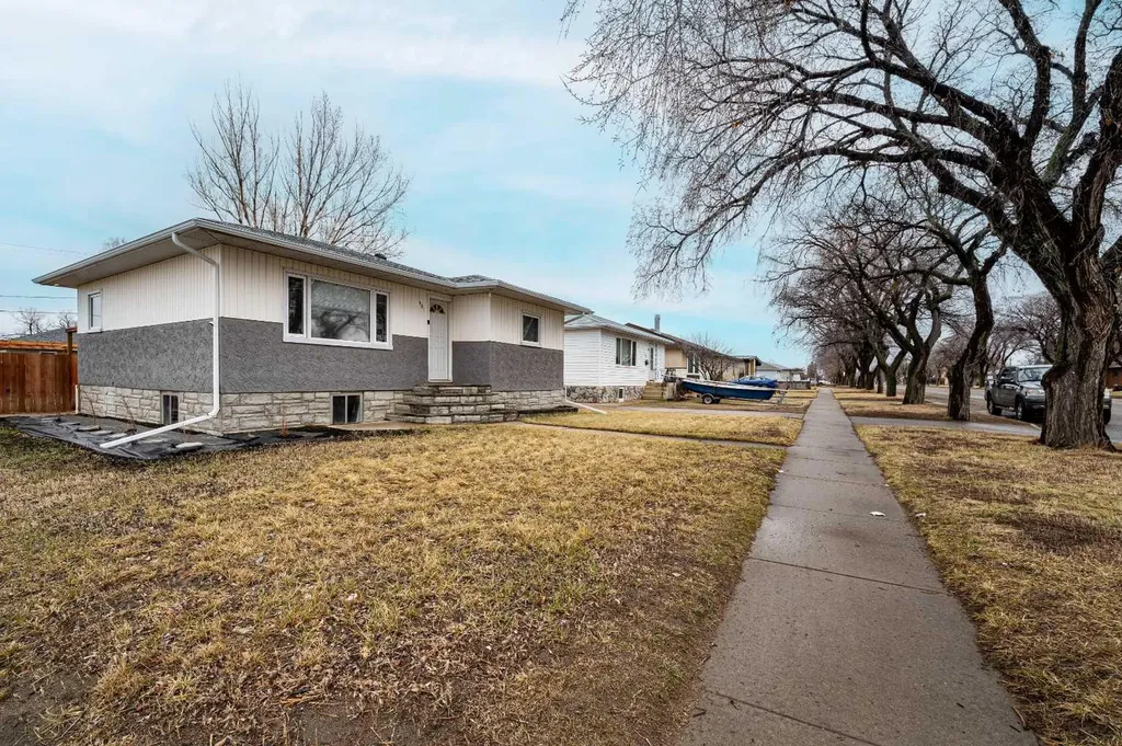 401 Broadway Avenue E Redcliff AB T0J2P0