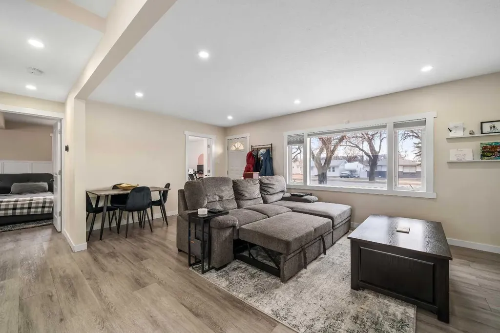 401 Broadway Avenue E Redcliff AB T0J2P0