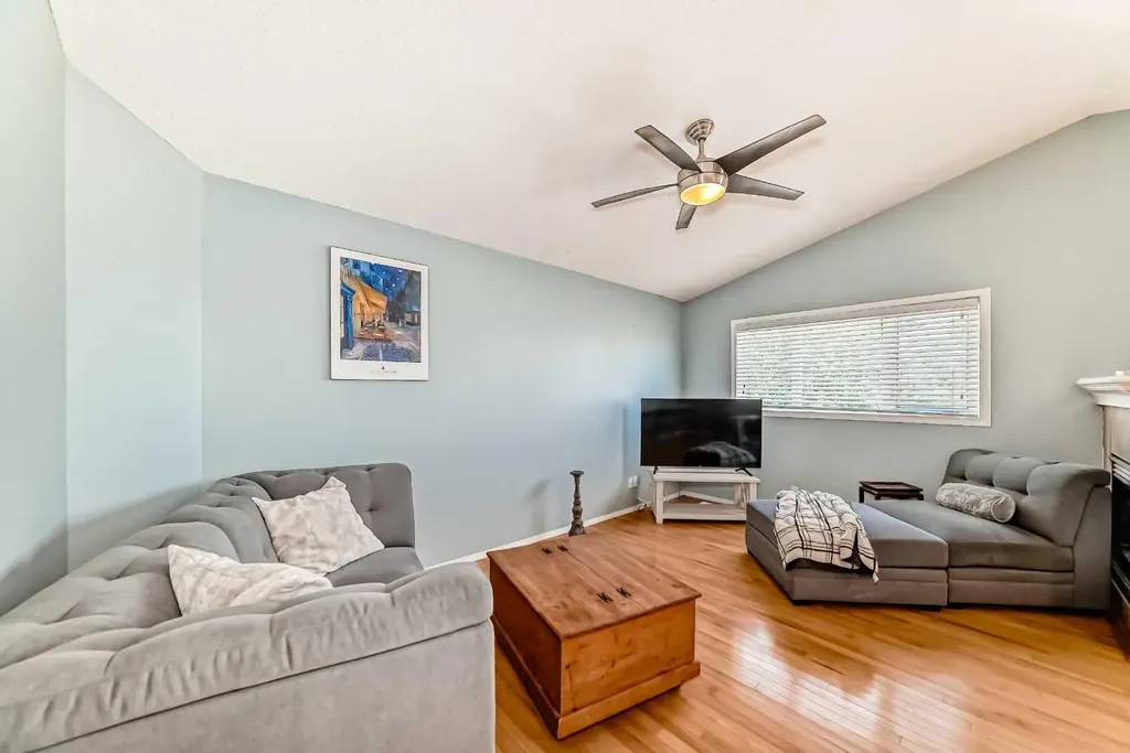 18 Wyndham Park View Carseland AB T0J 0M0