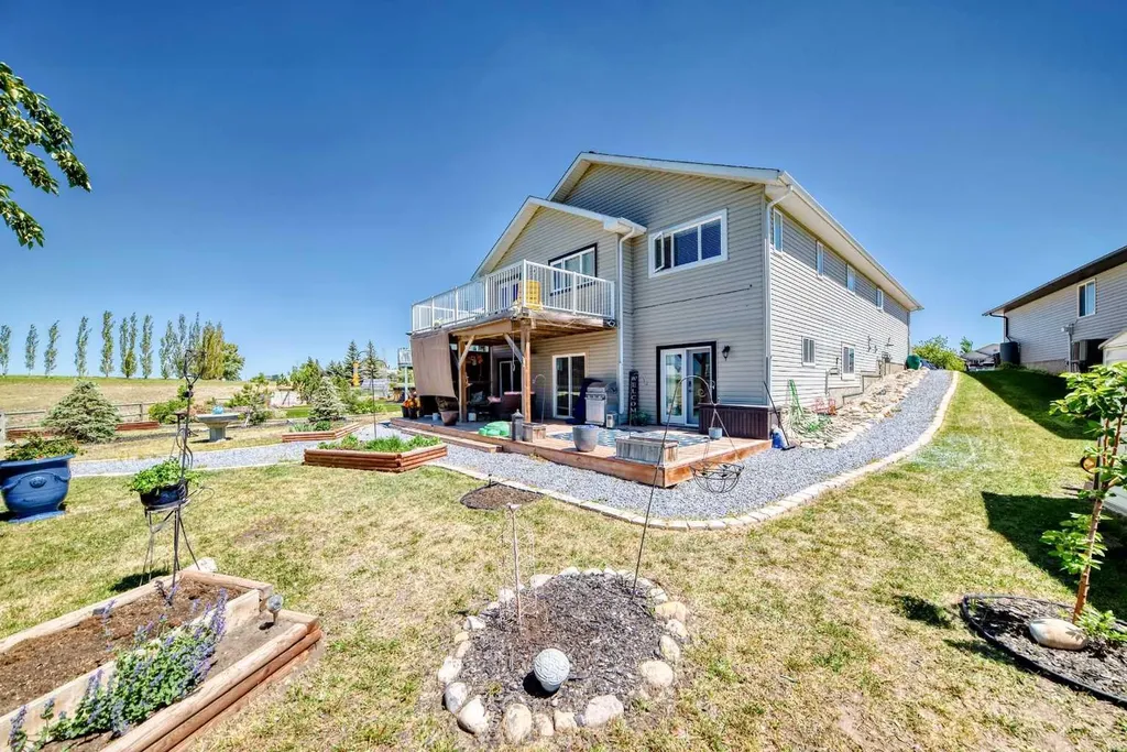 18 Wyndham Park View Carseland AB T0J 0M0