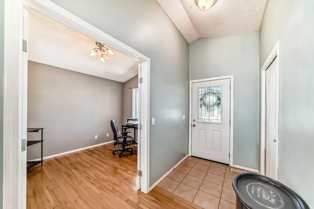 18 Wyndham Park View Carseland AB T0J 0M0