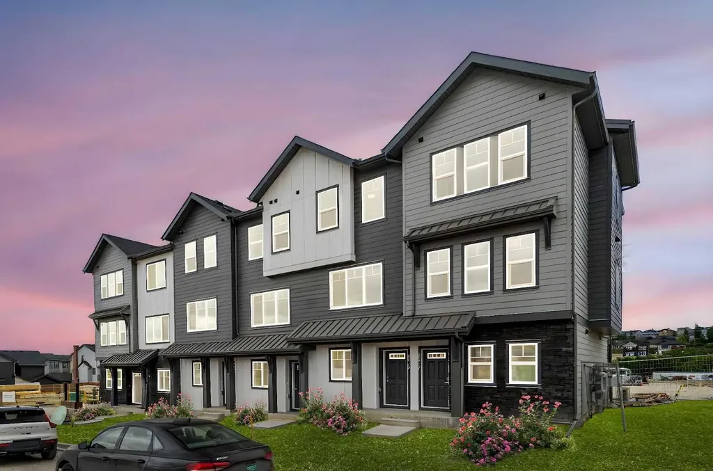 2231 81st Street SW Calgary AB T3H 3V8