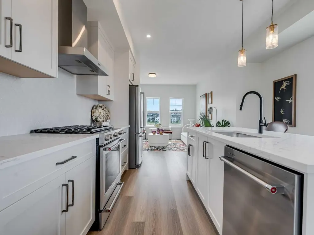 2231 81st Street SW Calgary AB T3H 3V8
