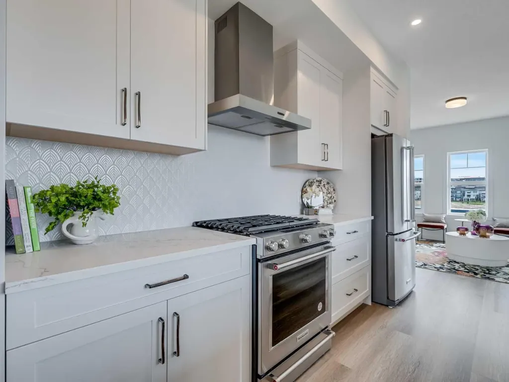 2231 81st Street SW Calgary AB T3H 3V8