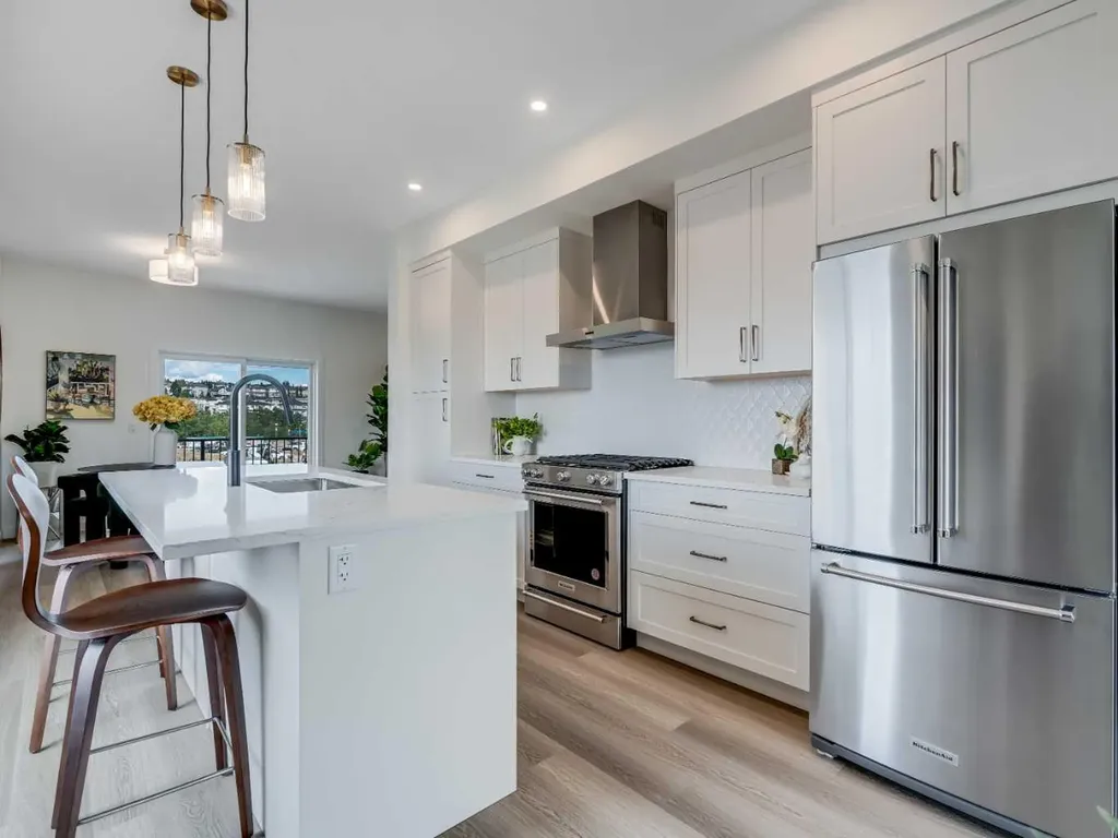 2231 81st Street SW Calgary AB T3H 3V8