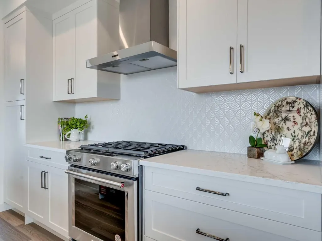 2231 81st Street SW Calgary AB T3H 3V8