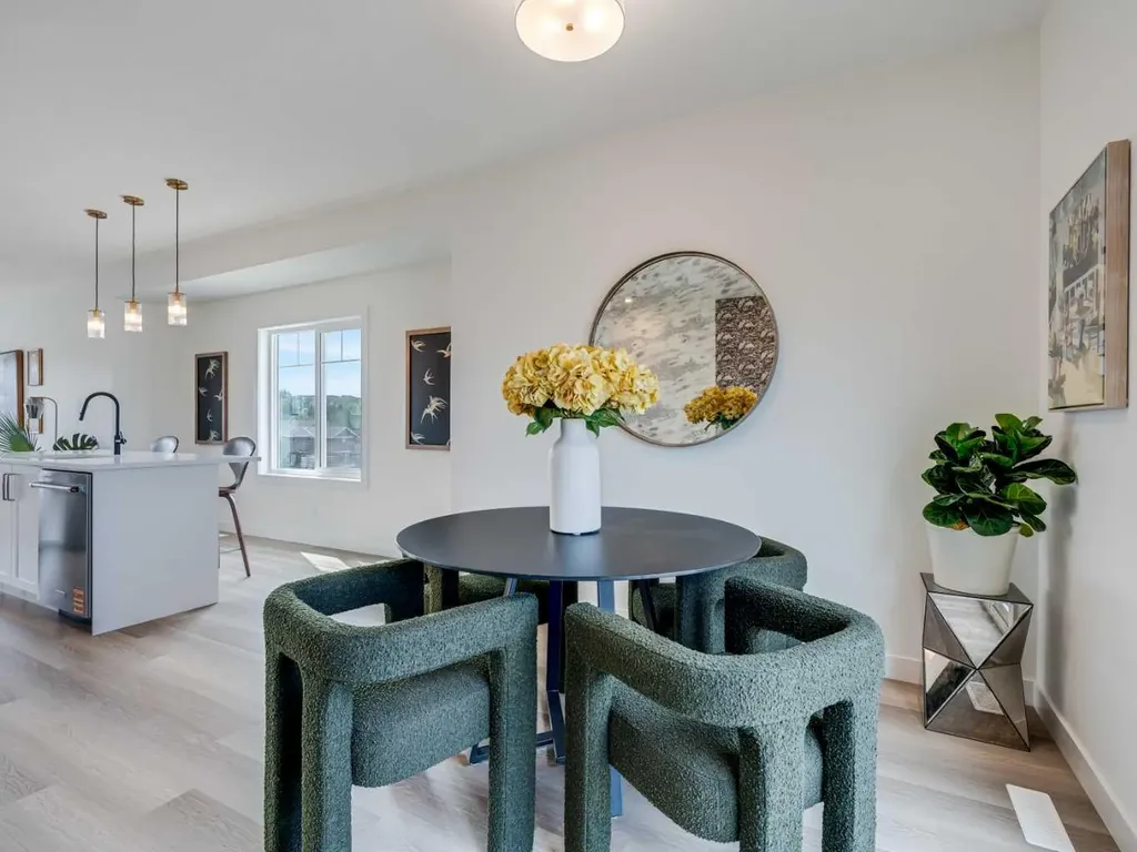 2231 81st Street SW Calgary AB T3H 3V8