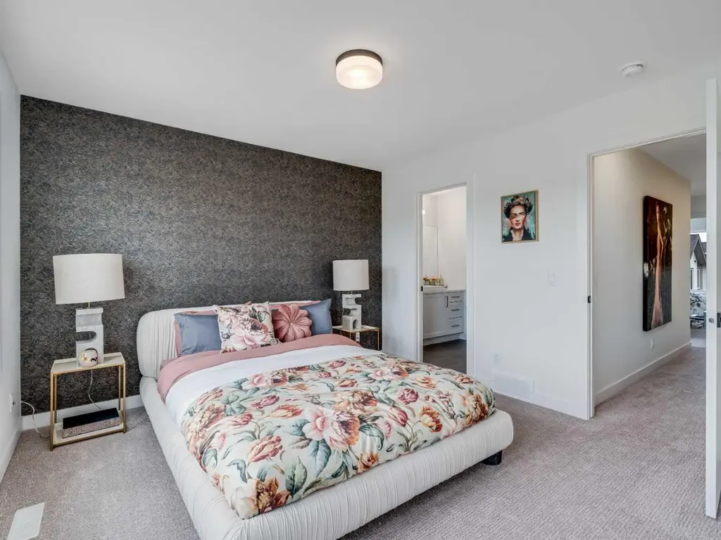 2231 81st Street SW Calgary AB T3H 3V8